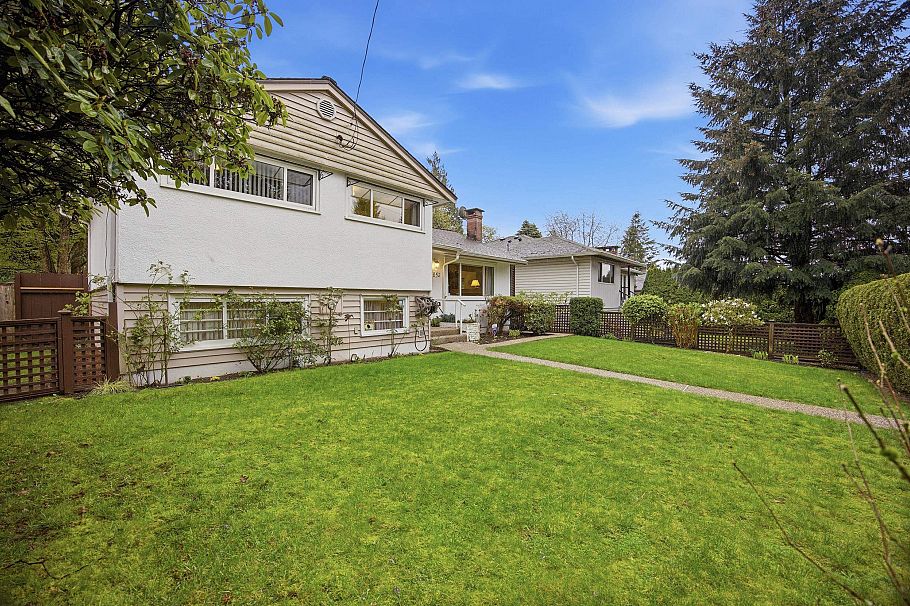 1852 Larson Road North Vancouver, BC - 9