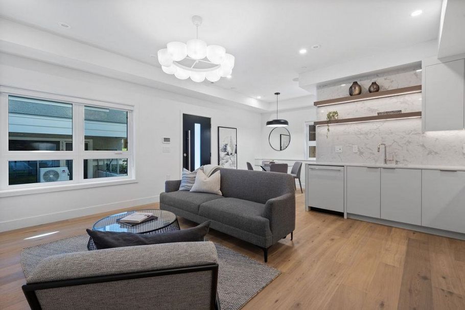 1145 W 33rd Avenue Vancouver, BC - 4