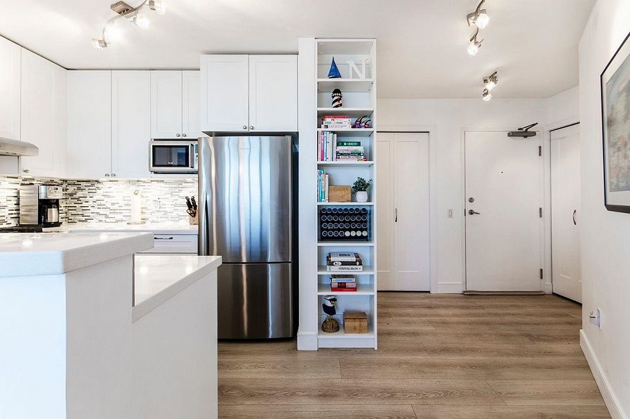 902 124 W 1st Street North Vancouver, BC - 9