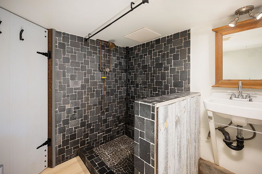 732 E Pender Street Vancouver, BC - 32
