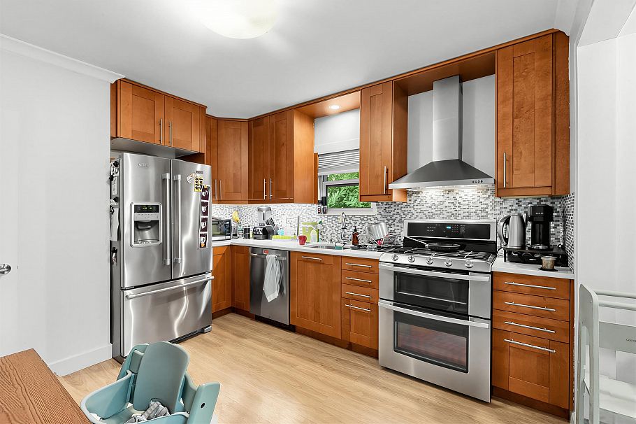 1095 E 29th Street North Vancouver, BC - 7
