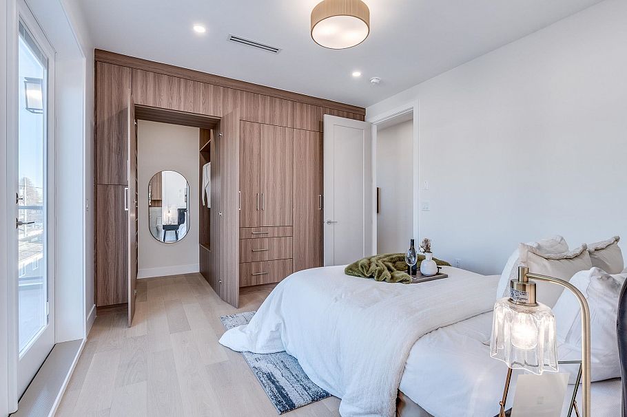 1 2945 E 44th Avenue Vancouver, BC - 18