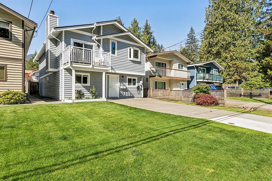 1678 Dempsey Road North Vancouver, BC - 35