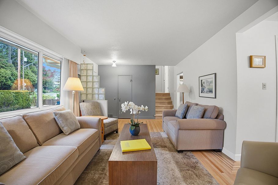 1852 Larson Road North Vancouver, BC - 12