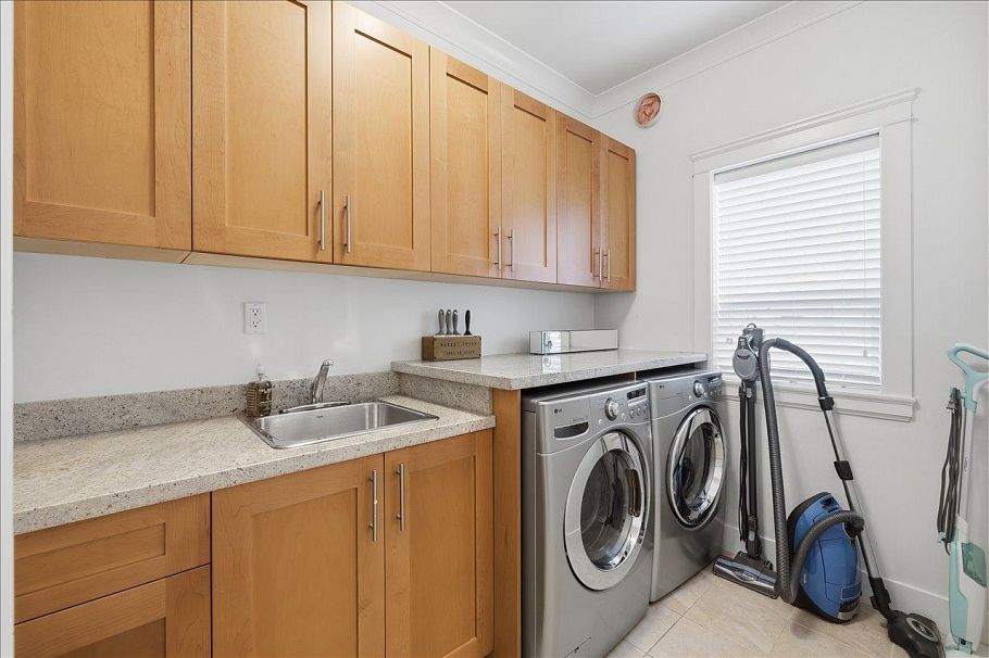 1152 Wellington Drive North Vancouver, BC - 19