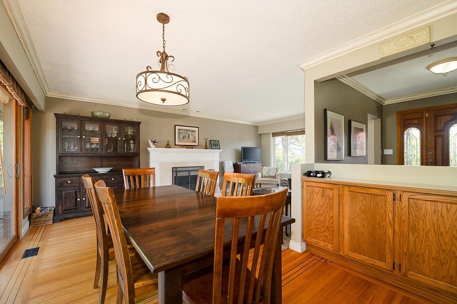 893 Friar Crescent North Vancouver, BC - 10