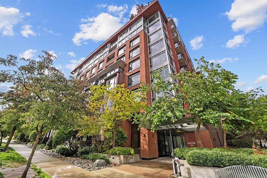 2389 Scotia Street Vancouver, BC - 1