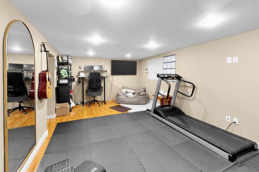 1095 E 29th Street North Vancouver, BC - 15