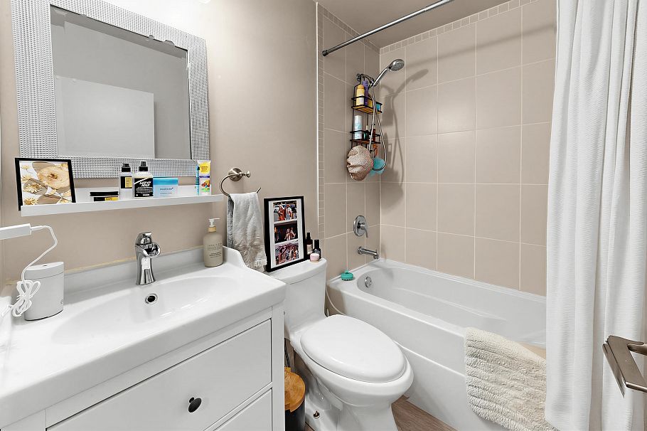 1095 E 29th Street North Vancouver, BC - 5