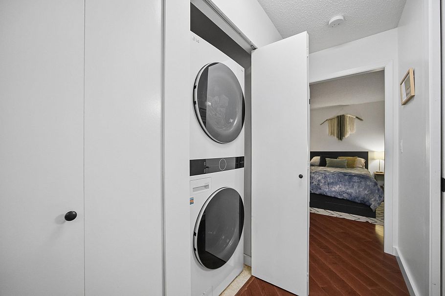 202 3187 Mountain Highway North Vancouver, BC - 25