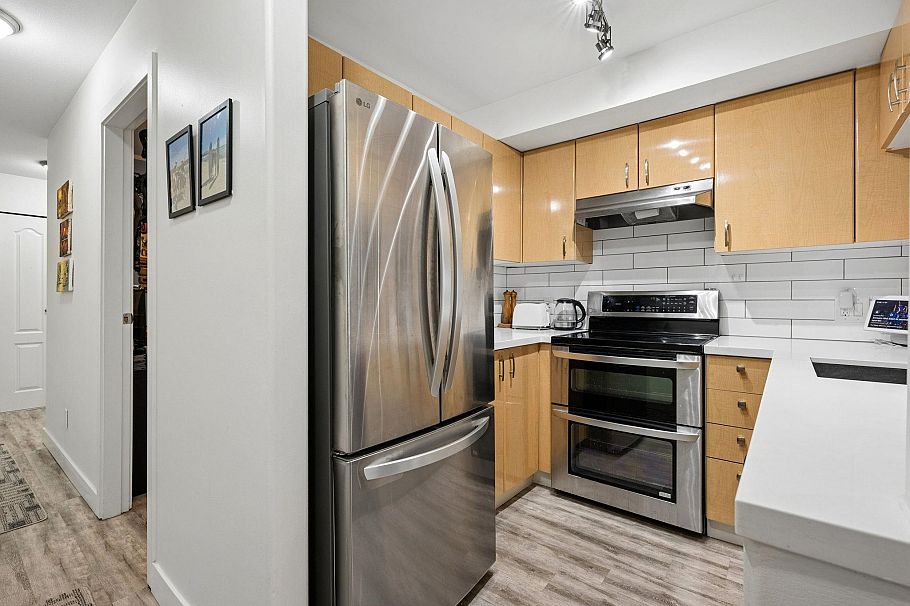 208 988 W 21st Avenue Vancouver, BC - 5