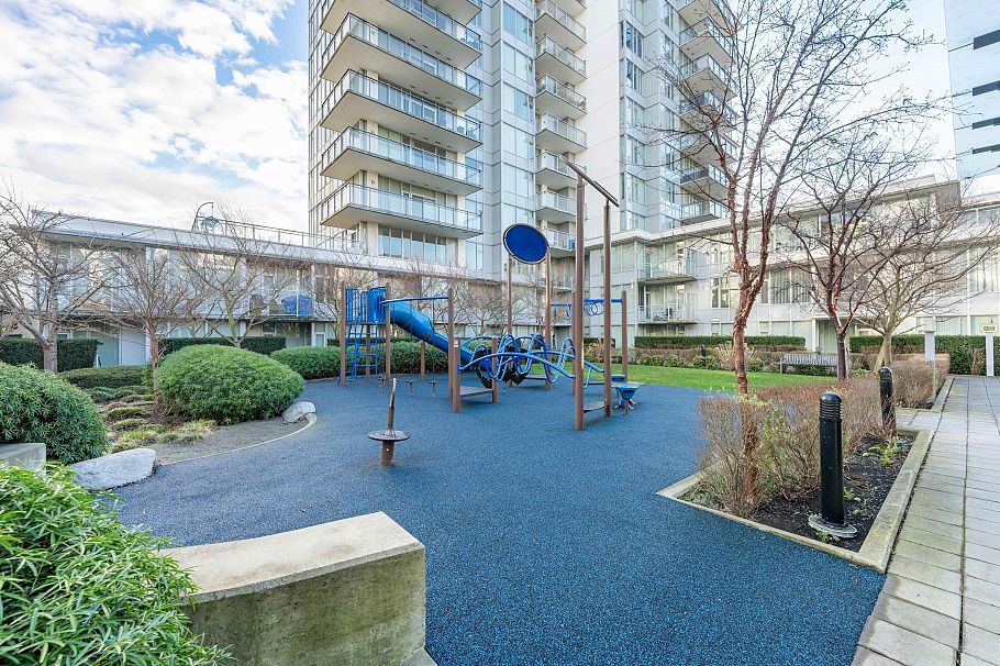 808 8628 Hazelbridge Way Richmond, BC - 30