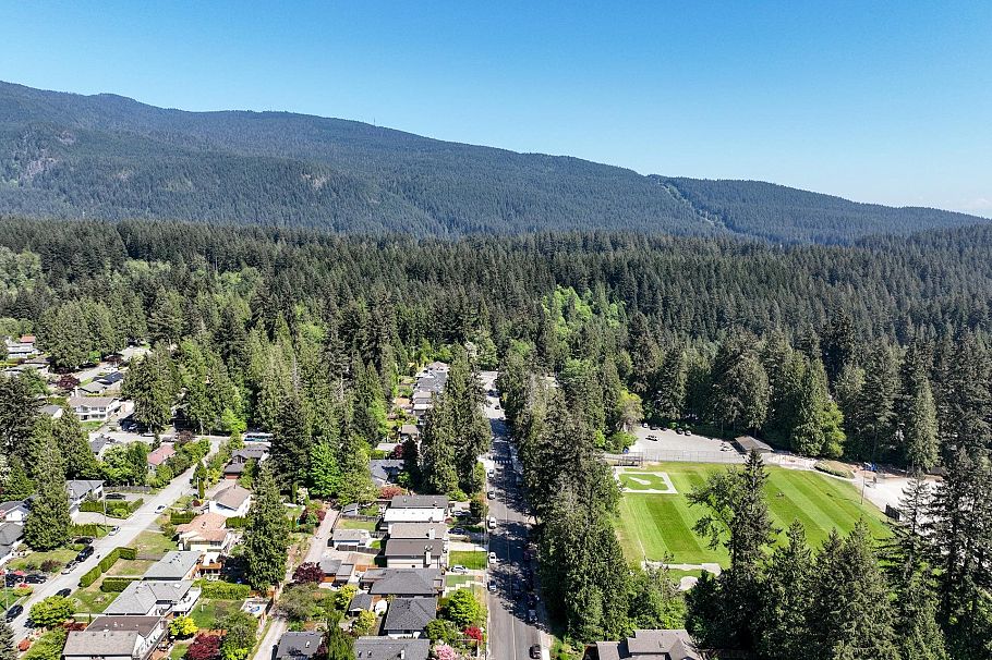 1678 Dempsey Road North Vancouver, BC - 3