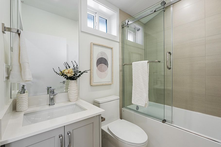 1 2447 E 41 Avenue Vancouver, BC - 18