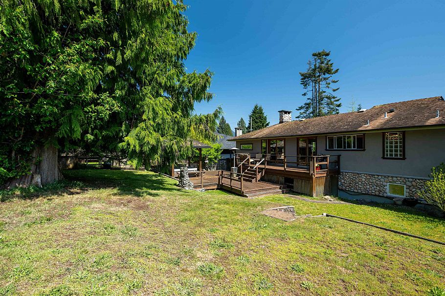 893 Friar Crescent North Vancouver, BC - 31