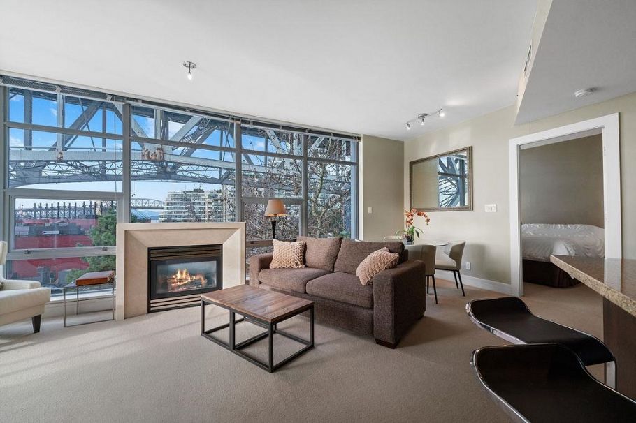 505 628 KINGHORNE MEWS, Vancouver BC V6Z 3A9 Vancouver, BC - 2