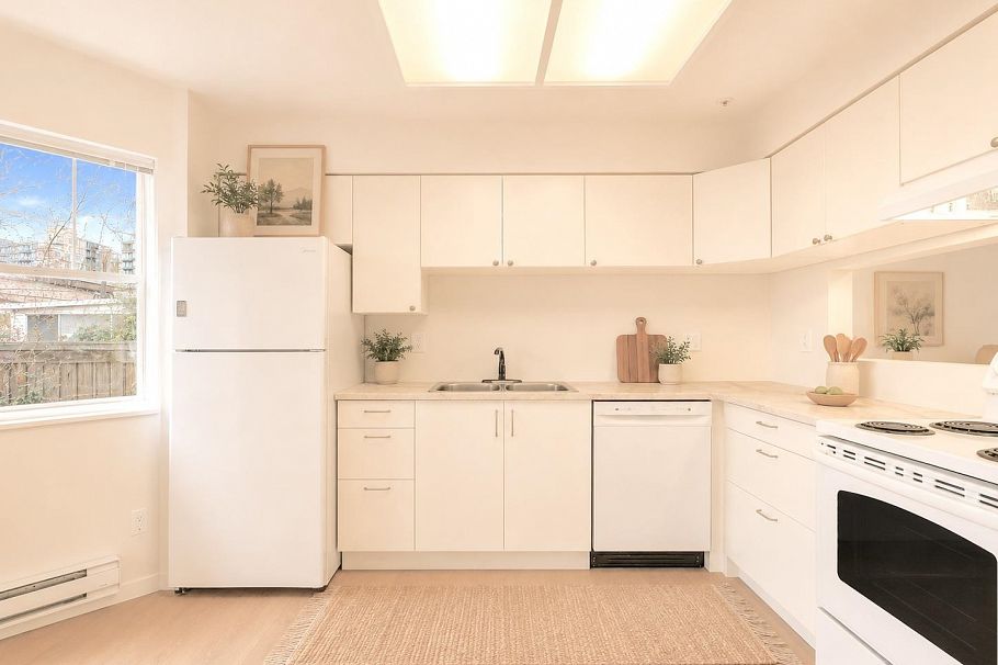 3305 Clive Avenue Vancouver, BC - 8