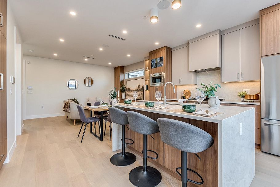1 2945 E 44th Avenue Vancouver, BC - 9