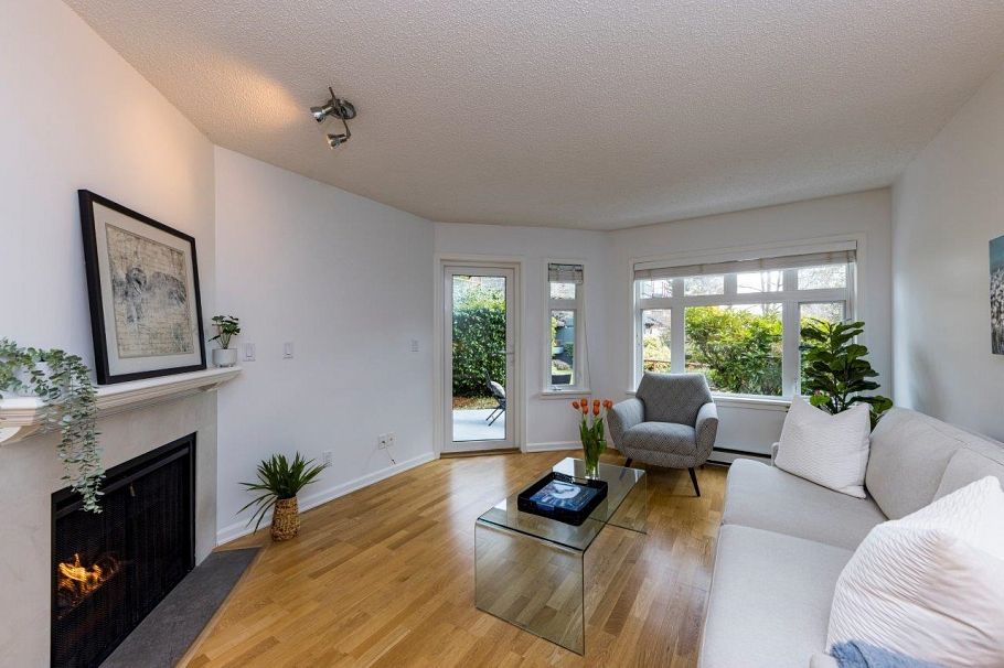 201 2800 Chesterfield Avenue North Vancouver, BC - 1