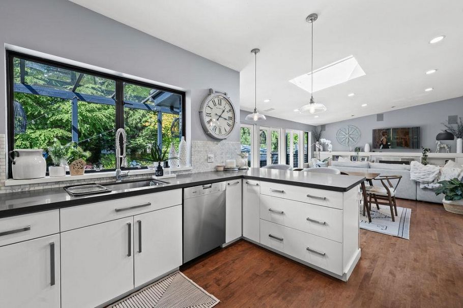 1098 Linnae Avenue North Vancouver, BC - 8