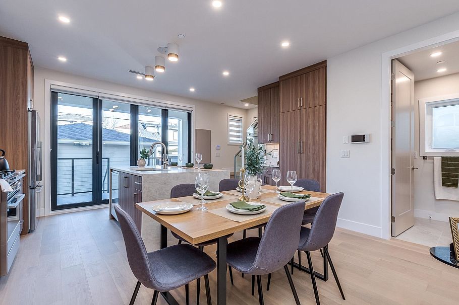 1 2945 E 44th Avenue Vancouver, BC - 14