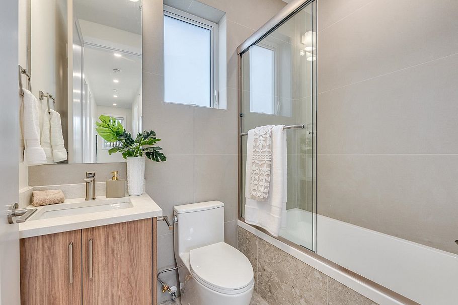 1 2943 E 44th Avenue Vancouver, BC - 22