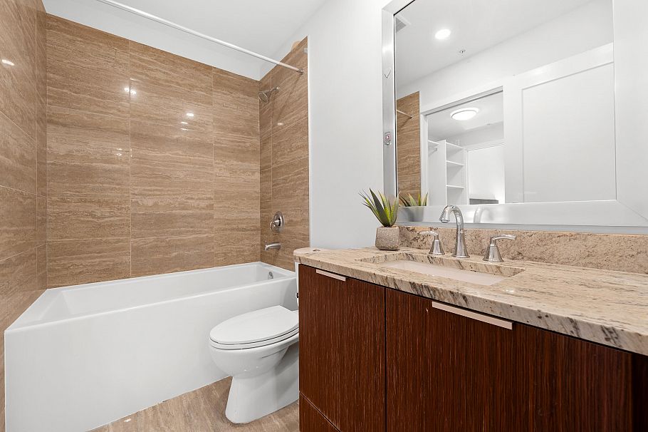 808 8628 Hazelbridge Way Richmond, BC - 20