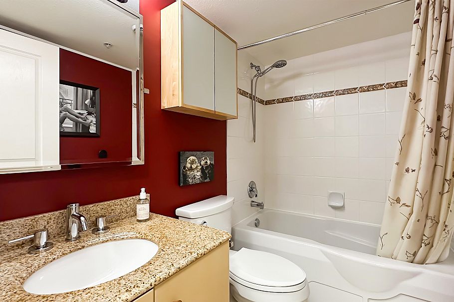 204 2628 Yew Street Vancouver, BC - 5
