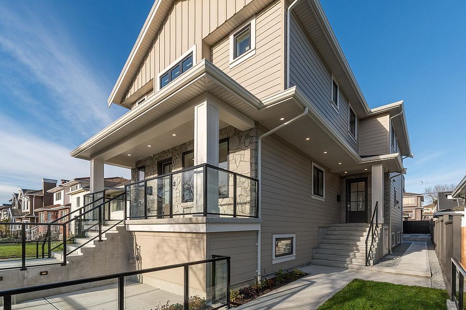 1 2945 E 44th Avenue Vancouver, BC - 4