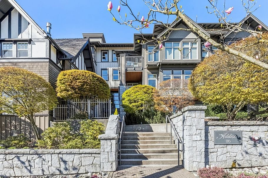 303 116 W 23rd Street North Vancouver, BC - 1