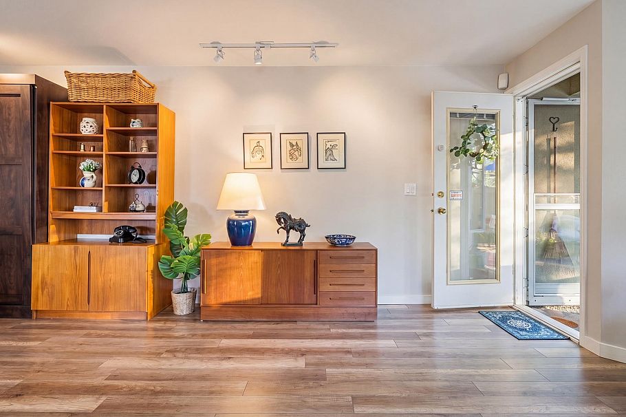 101 131 W 20th Street North Vancouver, BC - 13