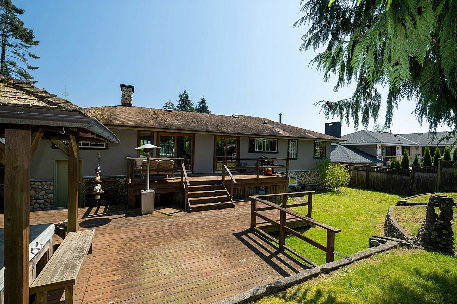 893 Friar Crescent North Vancouver, BC - 30