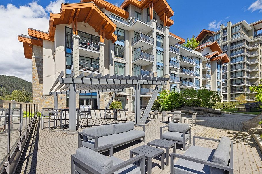 403 2780 Valley Centre Avenue North Vancouver, BC - 1