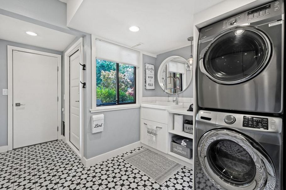 1098 Linnae Avenue North Vancouver, BC - 36