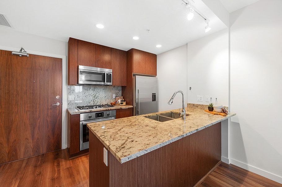 808 8628 Hazelbridge Way Richmond, BC - 11