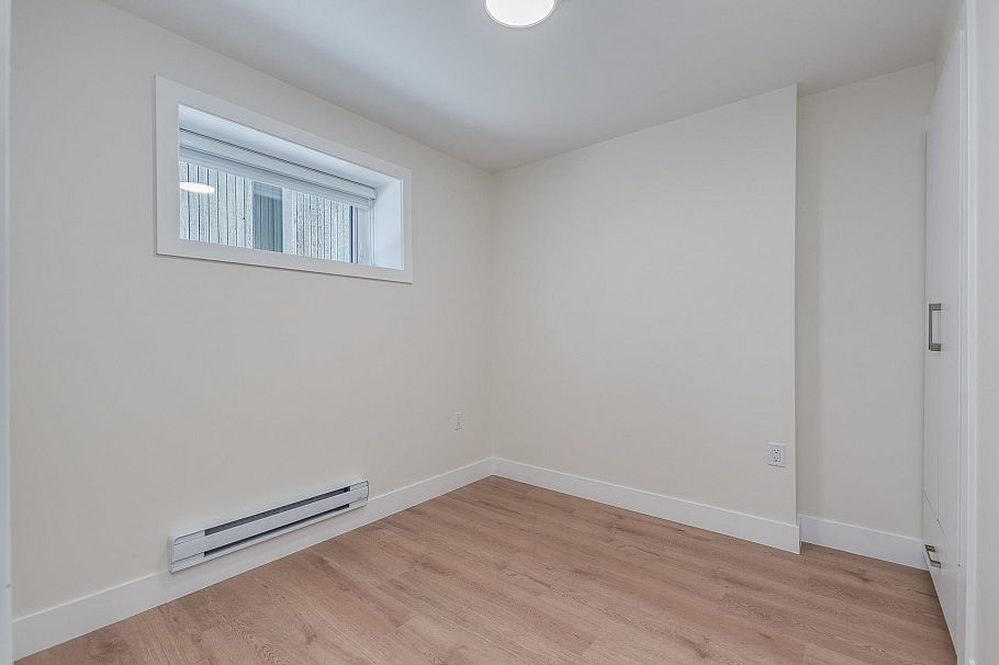 1 2945 E 44th Avenue Vancouver, BC - 32