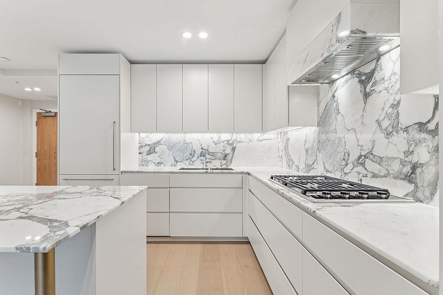 304 3668 W 10th Avenue Vancouver, BC - 4