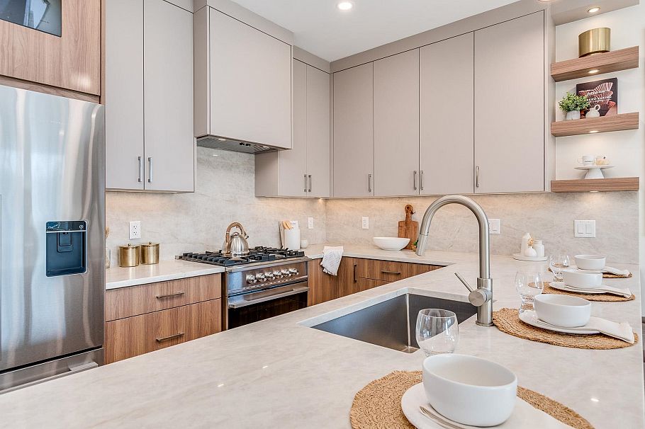 1 2943 E 44th Avenue Vancouver, BC - 8