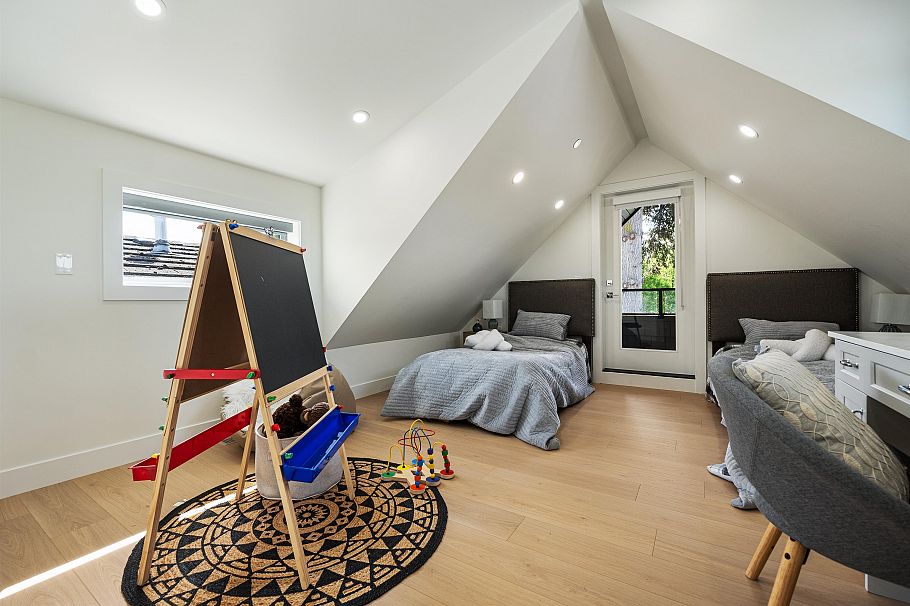 1 2447 E 41 Avenue Vancouver, BC - 15