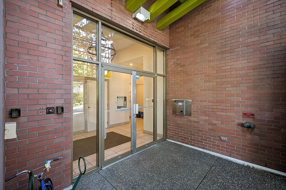 208 988 W 21st Avenue Vancouver, BC - 25