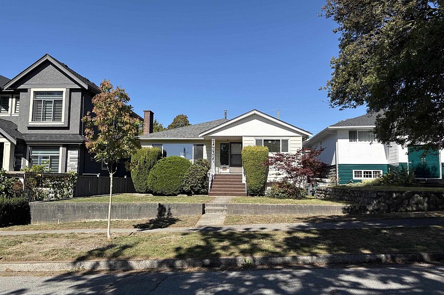 2717 Waverley Avenue Vancouver, BC - 2