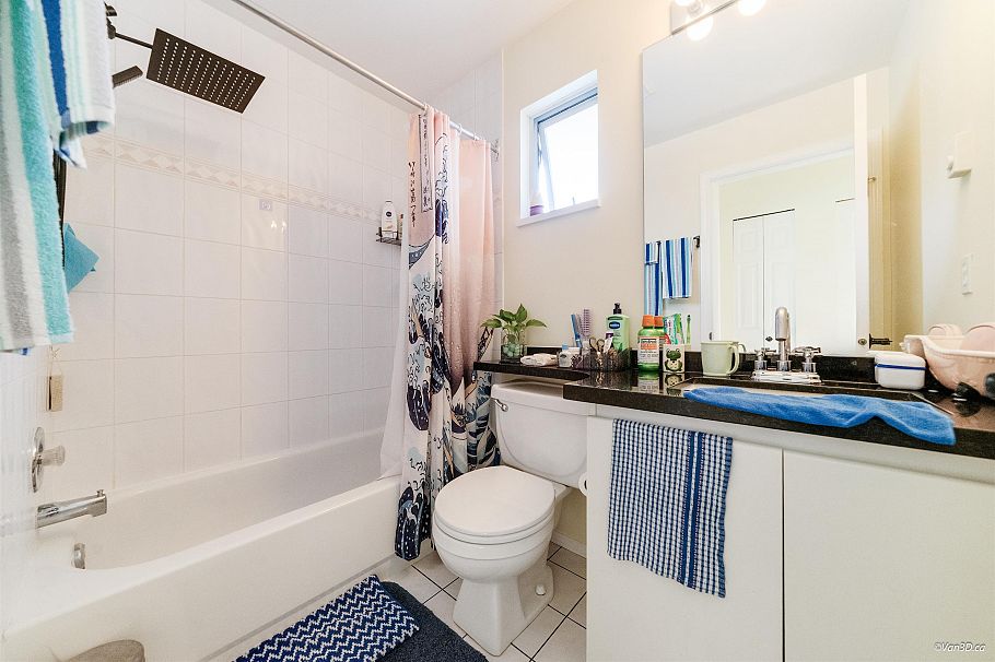 215 W 18th Street North Vancouver, BC - 3