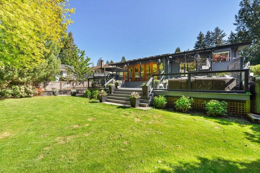 1098 Linnae Avenue North Vancouver, BC - 40