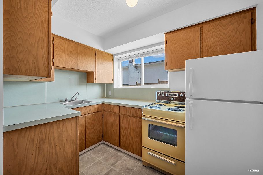 4249 Barker Avenue Burnaby, BC - 25