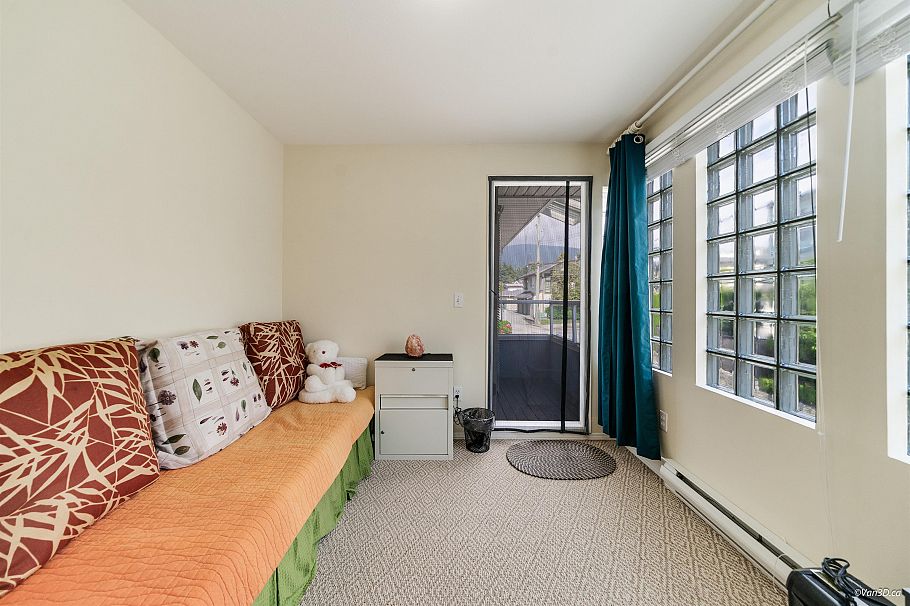 215 W 18th Street North Vancouver, BC - 4