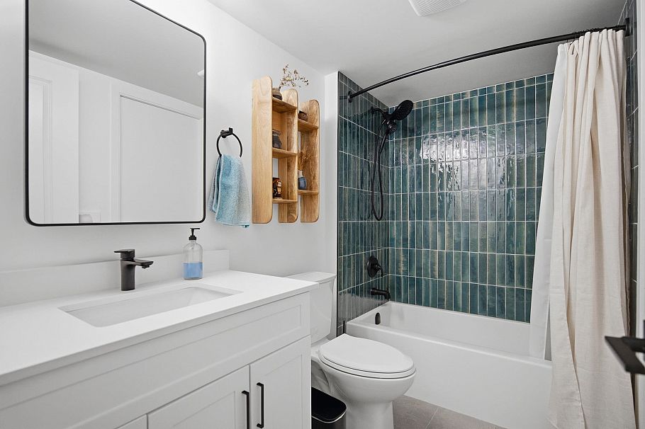 202 3187 Mountain Highway North Vancouver, BC - 21