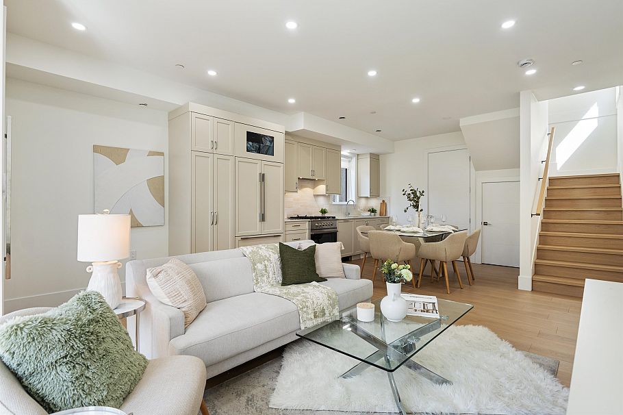 1 2447 E 41 Avenue Vancouver, BC - 1