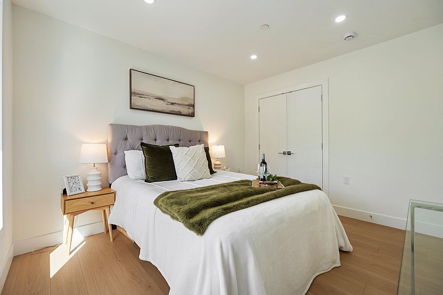 1 2447 E 41 Avenue Vancouver, BC - 11
