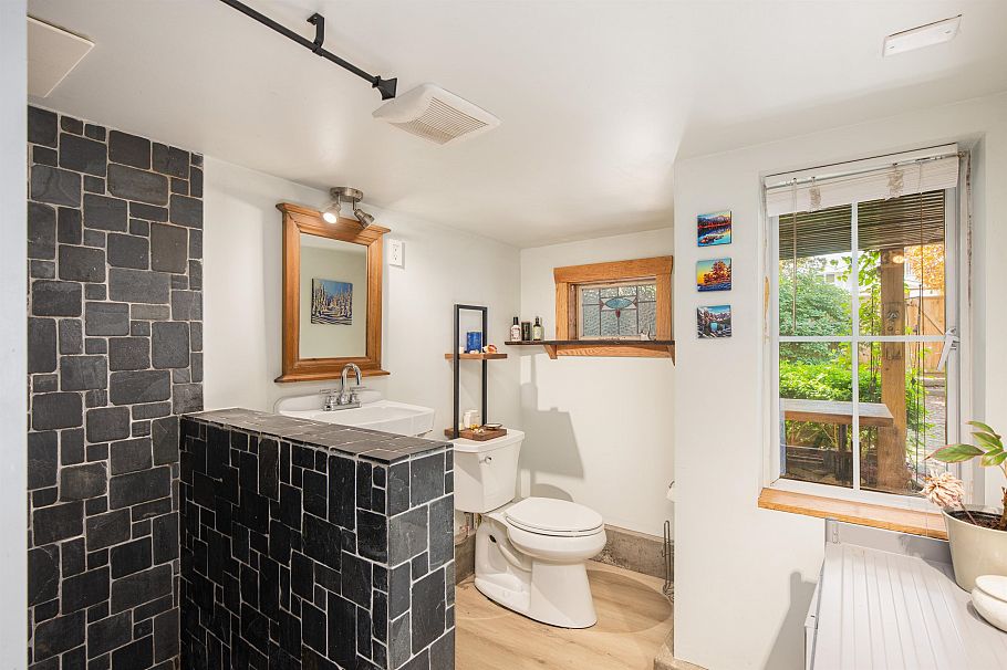 732 E Pender Street Vancouver, BC - 31
