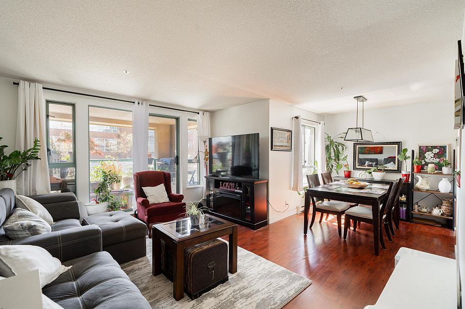207 223 Mountain Highway North Vancouver, BC - 3